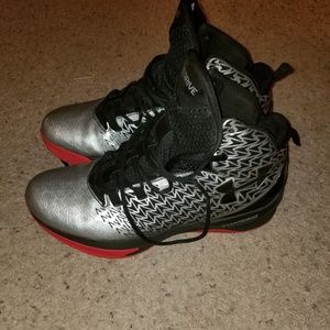 Mens Under Armour basketball shoes size 11